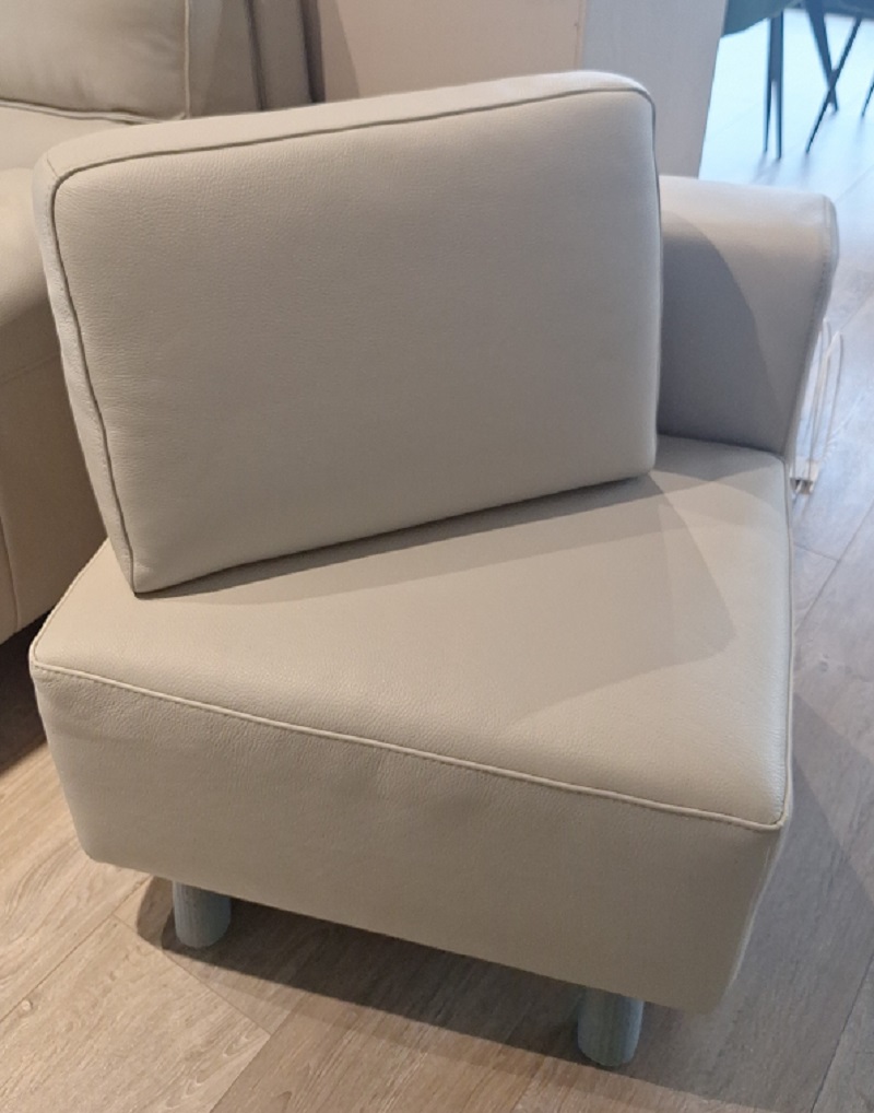 divano letto in pelle stelvio con pouf