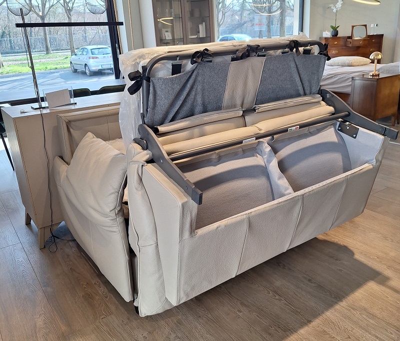 divano letto in pelle stelvio con pouf